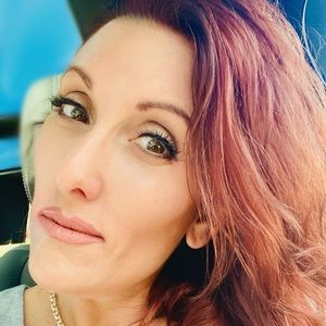 Meet Your Posher Julianne!  ❤️